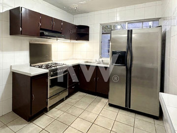Casa en venta en colonia Sutaj cerca de Forum Tlaquepaque