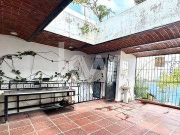 Casa en venta en colonia Sutaj cerca de Forum Tlaquepaque