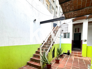 Casa en venta en colonia Sutaj cerca de Forum Tlaquepaque