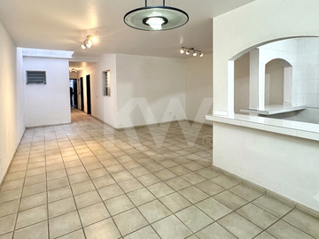 Casa en venta en colonia Sutaj cerca de Forum Tlaquepaque