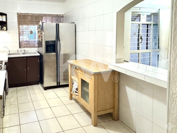 Casa en venta en colonia Sutaj cerca de Forum Tlaquepaque