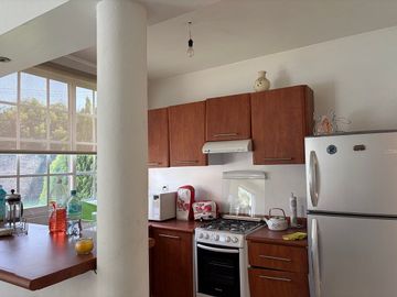 Casa de dos pisos en Rinconada Jardines de Tehuixtla, Tehuixtla, Morelos.