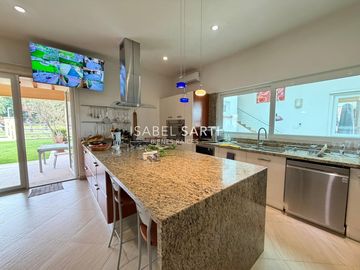 CASA EN VENTA EN JURIQUILLA