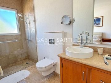 CASA EN VENTA EN JURIQUILLA