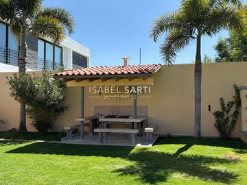 CASA EN VENTA EN JURIQUILLA