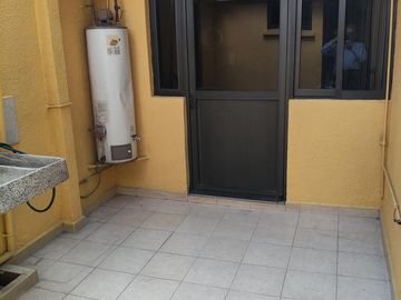 CASA DE UN PISO, LA FLORIDA-SATÉLITE, 3 RECÁMARAS, 2.5 BAÑOS, 2 AUTOS