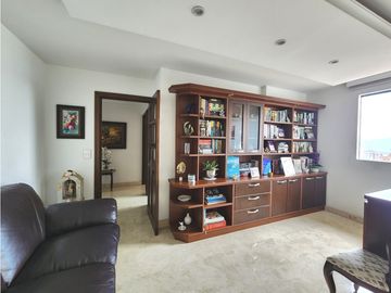 APARTAMENTO CABECERA - AMPLIO, PISO ALTO, REMODELADO.