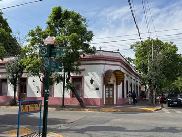 VENTA DE LOTE CON CASA A DEMOLER EN MERLO CENTRO