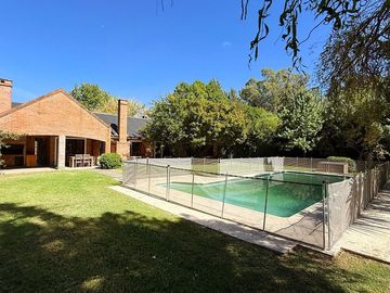 Casa en Venta 4 amb con Pileta Barrio LA VERDAD