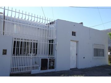 CASA LOTE PROPIO 10 x 20 mts CASTELAR OPORTUNIDAD