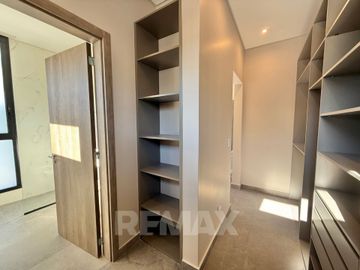 VENTA CASA PREMIUM 4 DORMITORIOS + DEPEN. PILAR