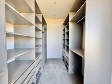VENTA CASA PREMIUM 4 DORMITORIOS + DEPEN. PILAR