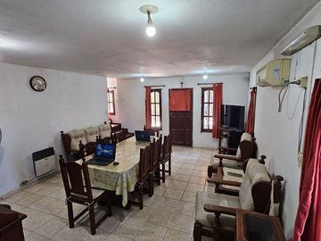 VENTA CASA 3 DORM QCHO BARRIO ÑU PORA RIO CEBALLOS