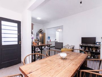 VENTA CASA 4 AMB REFACCIONADA C/TERRAZA BURZACO