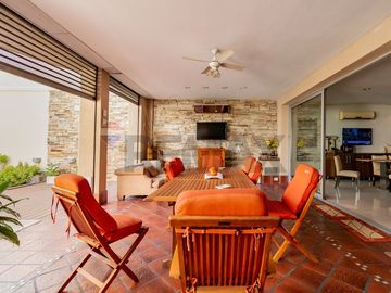CASA CON JARDIN Y PILETA FINANCIA 100%!!