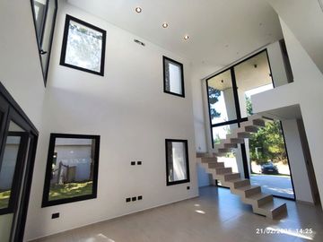 Casa Venta Costa Esmeralda 4 dormitorios piscina