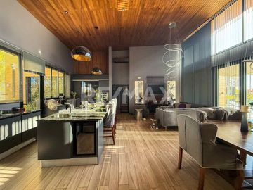 VENTA CASA 4 DORM + ESTUDIO -  CANALES DE PLOTTIER