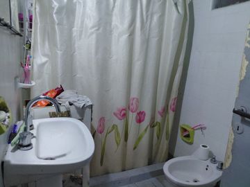 Venta Casa + 2 locales importantes Rodríguez centr