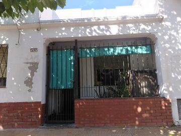 Venta Casa + 2 locales importantes Rodríguez centr