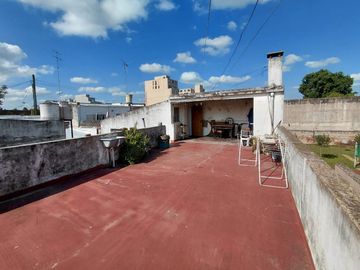 Venta Casa + 2 locales importantes Rodríguez centr