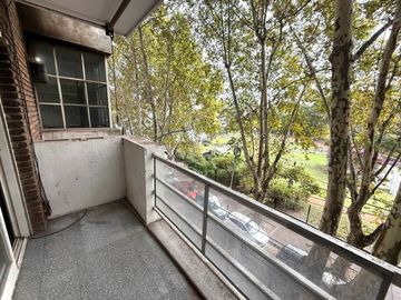 VENTA MONOAMBIENTE COLEGIALES C/BALCON FTE. PLAZA