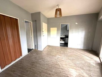 VENTA MONOAMBIENTE COLEGIALES C/BALCON FTE. PLAZA
