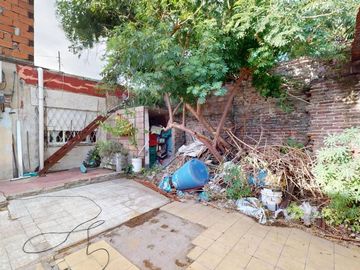 VENTA CASA 3 AMBIENTES CON LOCAL EN MORON