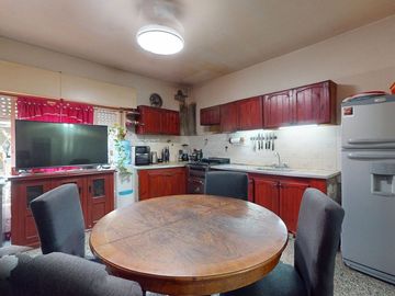VENTA CASA 3 AMBIENTES CON LOCAL EN MORON