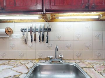 VENTA CASA 3 AMBIENTES CON LOCAL EN MORON