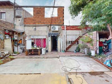 VENTA CASA 3 AMBIENTES CON LOCAL EN MORON