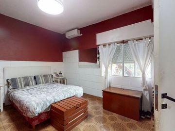 VENTA CASA 3 AMBIENTES CON LOCAL EN MORON