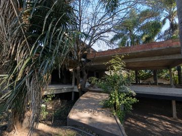 VENTA DE PROPIEDAD EN CASTELAR NORTE CON 748 M²