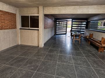 VENTA DE PROPIEDAD EN CASTELAR NORTE CON 748 M²