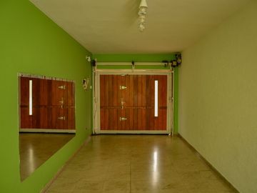 VENTA CASA BARRIO JARDIN 3 DORMIT 3 BAÑOS PILETA