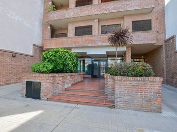 DEPARTAMENTO VENTA LA PLATA 2 DORMITORIOS COCHERA