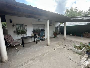 VENTA/ PERMUTA CASA 4 AMB. CON COCHERA - MORENO