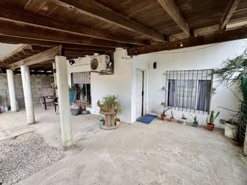 VENTA/ PERMUTA CASA 4 AMB. CON COCHERA - MORENO