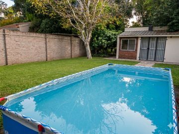 Casa 3 ambientes con hermoso parque