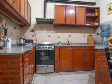VENTA-PERMUTA-CASA 3 DORM-COCHERA-JARDIN-PILETA