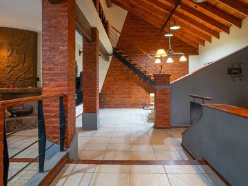 VENTA-PERMUTA-CASA 3 DORM-COCHERA-JARDIN-PILETA