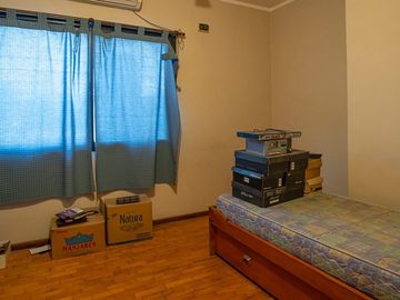 VENTA-PERMUTA-CASA 3 DORM-COCHERA-JARDIN-PILETA