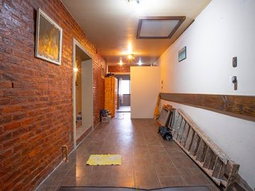 VENTA-PERMUTA-CASA 3 DORM-COCHERA-JARDIN-PILETA