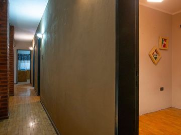 VENTA-PERMUTA-CASA 3 DORM-COCHERA-JARDIN-PILETA