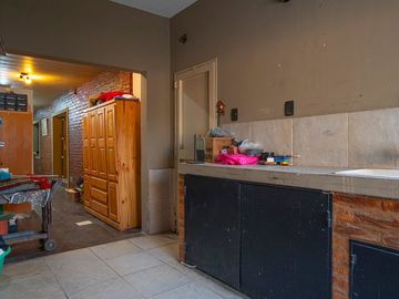 VENTA-PERMUTA-CASA 3 DORM-COCHERA-JARDIN-PILETA
