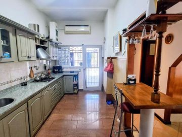 CASA 6 AMBIENTES MULTIFAMILIAR  LOMAS DEL MIRADOR