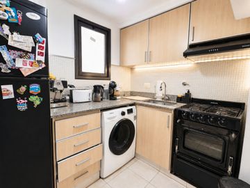 VENTA DEPTO 3AMB CASEROS CENTRO BALCON CON COCHERA