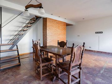 VENTA CASA 5 AMB C/PILETA EN CIUDAD EVITA PERMUTA