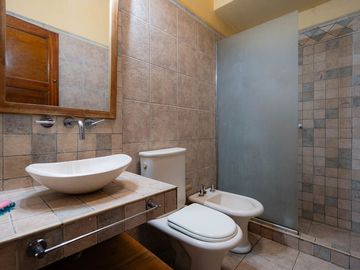 VENTA CASA 5 AMB C/PILETA EN CIUDAD EVITA PERMUTA