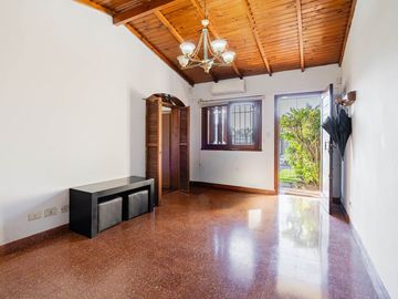 VENTA CASA 5 AMB C/PILETA EN CIUDAD EVITA PERMUTA