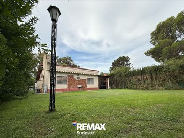 CASA CON ESPECTACULAR PARQUIZADO PEHUEN CO